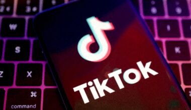 Pendant que la France enquête sur TikTok, le réseau social annonce 500 embauches au Royaume-Uni