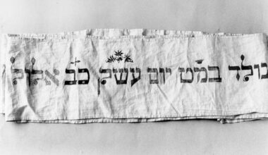 Quatre bandelettes de protection de la Torah, spoliées par les nazis, restituées à l’Allemagne