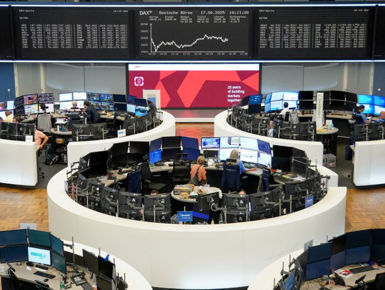 Le graphique de l'indice allemand DAX est affiché à la bourse de Francfort