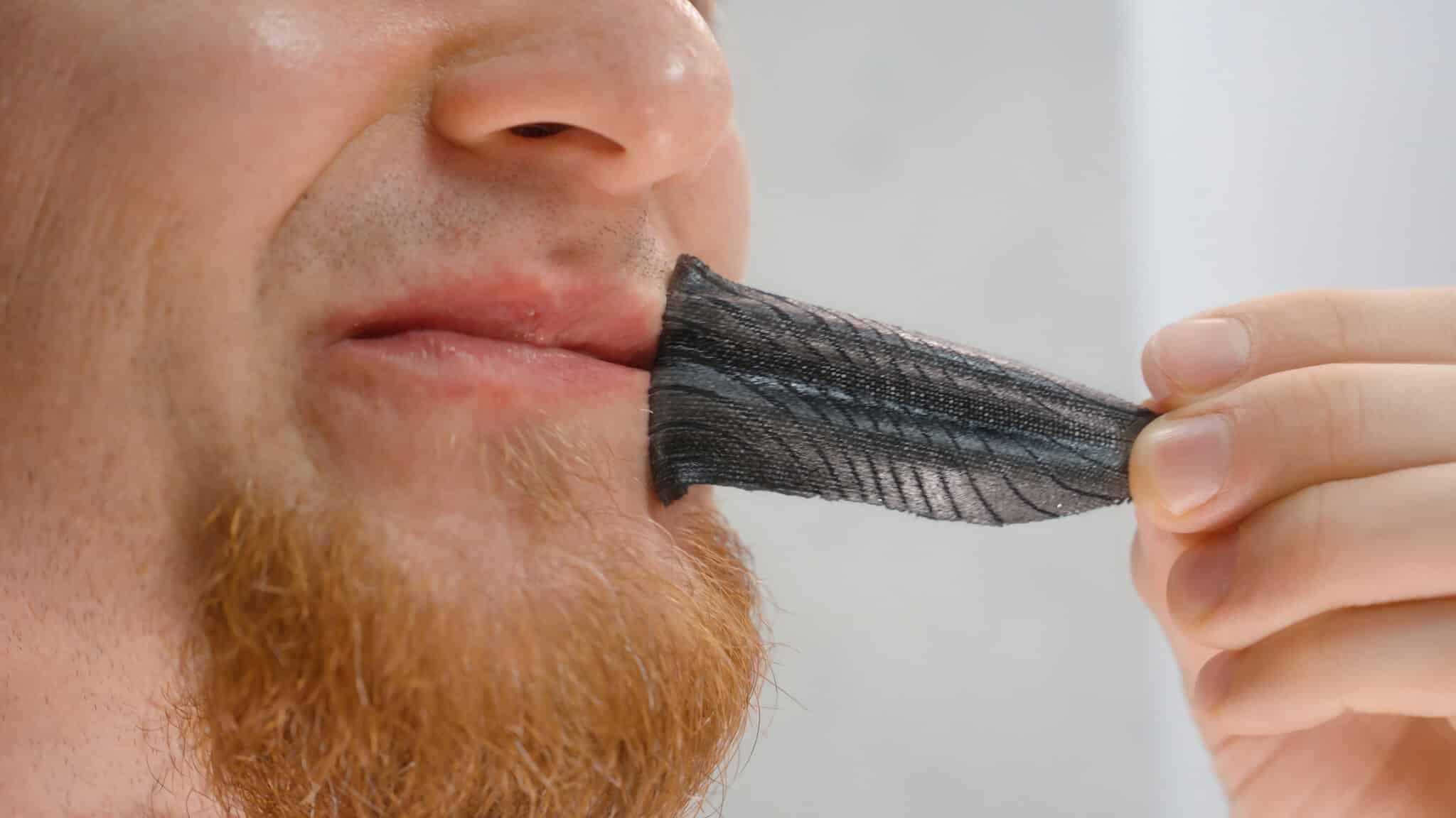 Ruban adhésif sur la bouche pour dormir
