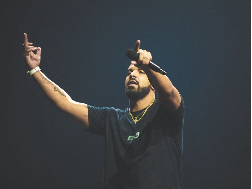 Les fans de Drake font exploser les recherches de billets d'avion pour assister à ses concerts à Paris