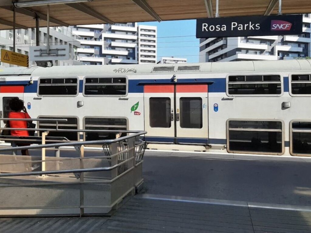 le RER E reste interrompu à Paris, pas de train jusqu'à la fin du service