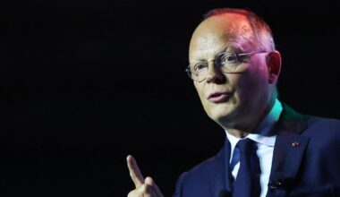 Édouard Philippe étrille le second mandat d’Emmanuel Macron