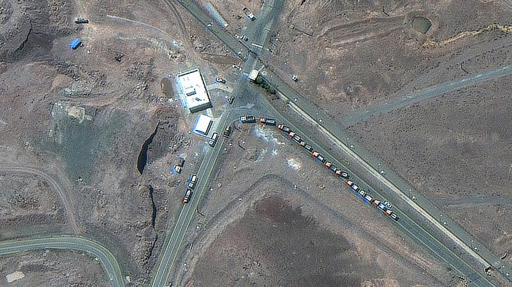 Cette image satellite montre des camions positionnés près d’une entrée souterraine du site nucléaire iranien de Fordo, le 19 juin 2025, soit 3 jours avant les frappes américaines.