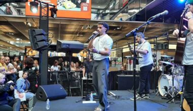 VIDÉO. Le chanteur Ridsa a enflammé le centre Westfield Euralille en reprenant tous ses tubes