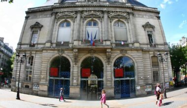 Des familles sans logement s’installent devant la mairie du 11e pour réclamer un toit