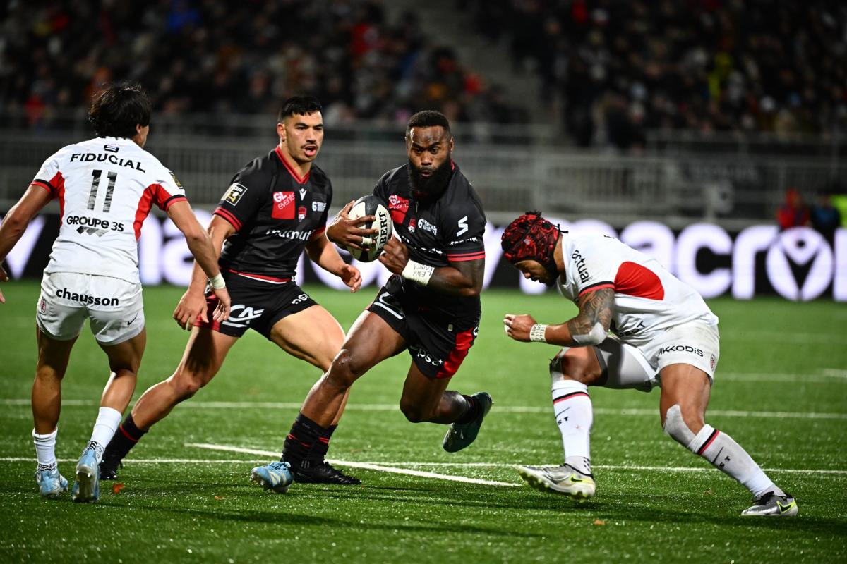 Semi Radradra s'engage avec les Shizuoka Blue Revs au Japon