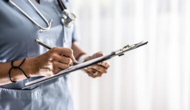 Diagnostiquée d’un cancer, une jeune femme partage ses 4 symptômes "ignorés" pendant huit mois