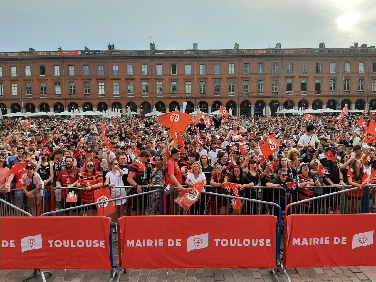 il y aura bien un écran géant place du Capitole, à Toulouse