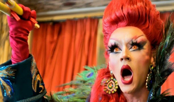En partenariat avec les Bibliothèques idéales, Élysée Moon sera sur la scène de Saint-Guillaume pour une soirée cabaret et drag opéra le 5 octobre.   Photo Dr