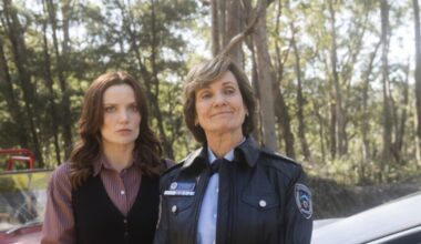 "Je ne l'ai jamais rencontré..." L'héroïne de la série n'a pas vraiment tourné avec l'acteur phare de Meurtres au paradis !