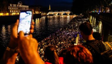 une personne entre la vie et la mort et au moins 102 interpellations