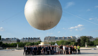 Visite du chantier de la réinstallation de la vasque olympique à Paris.