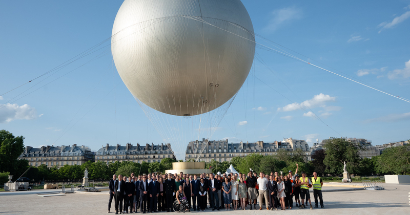 Visite du chantier de la réinstallation de la vasque olympique à Paris.