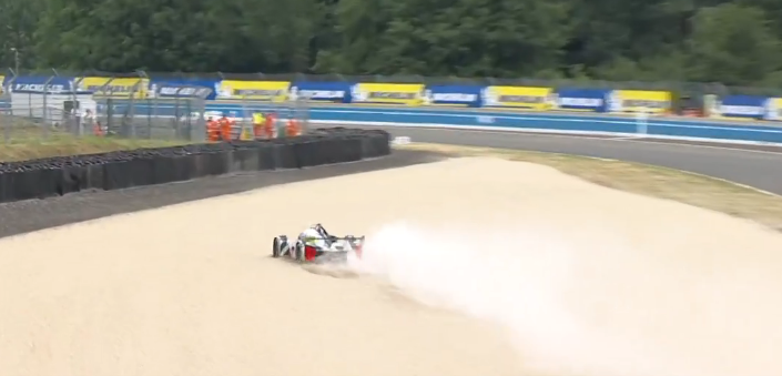 24 heures du Mans : sortie de piste, capot arrière arraché... En vidéo, une Peugeot se fait peur - Le Figaro