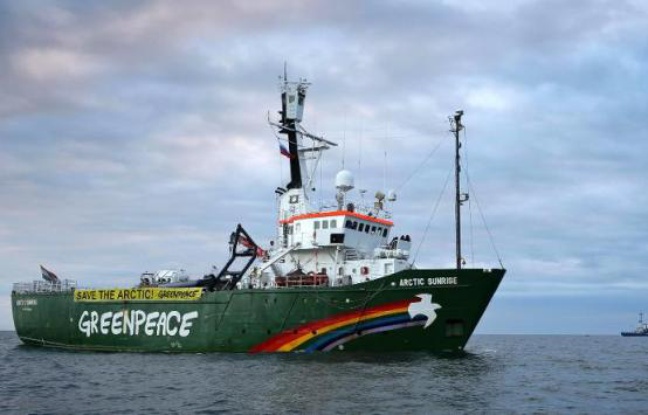 Estrosi et le préfet interdisent le bateau de Greenpeace pendant le sommet de l’ONU