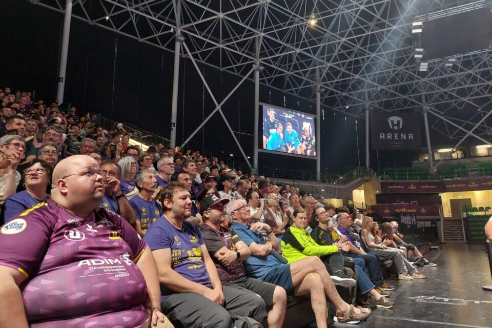 Malgré la défaite, les supporters nantais saluent le parcours de leurs protégés. 