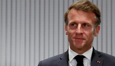 Macron appelle à «aller beaucoup plus loin dans les sanctions» contre la Russie, Trump sceptique