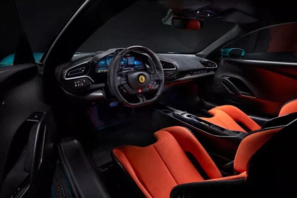 la supercar est aussi disponible pour la première fois dans une nouvelle couleur, le Verde Nürburgring créé spécifiquement pour elle