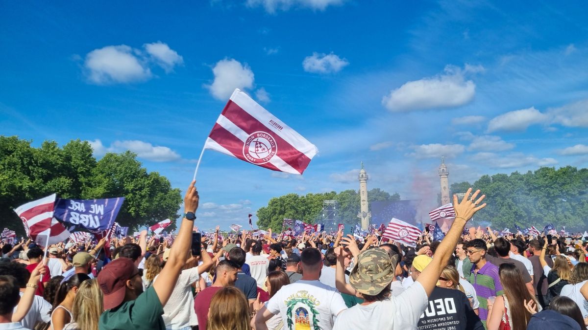 Fan zone installée pour la finale de l'UBB sur la place des Quinconces à Bordeaux - Guillaume L.