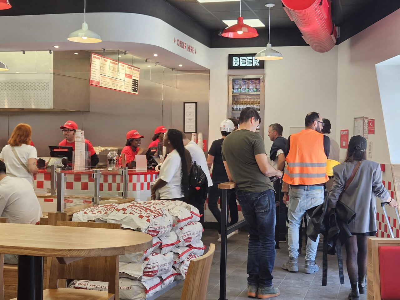Réputée pour ses burgers, Five Guys dévoile la date d'ouverture de son premier restaurant à Bordeaux