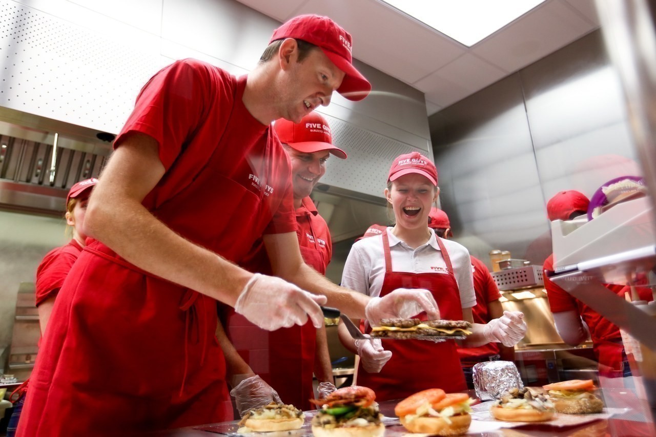 Five Guys recrute une cinquantaine d'employés pour son ouverture à Bordeaux