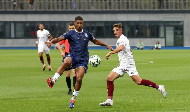 Formé au PSG, le jeune défenseur central de 20 ans Nehemiah Fernandez-Veliz est la première recrue du mercato estival 2025. Il s'est engagé libre après une expérience de deux ans à Dunkerque. Photo PQR/La Voix du Nord/Marc Demeure