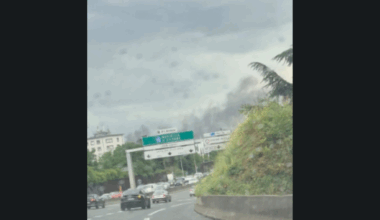 Lyon. Un incendie provoque un gros panache de fumée visible depuis le périphérique