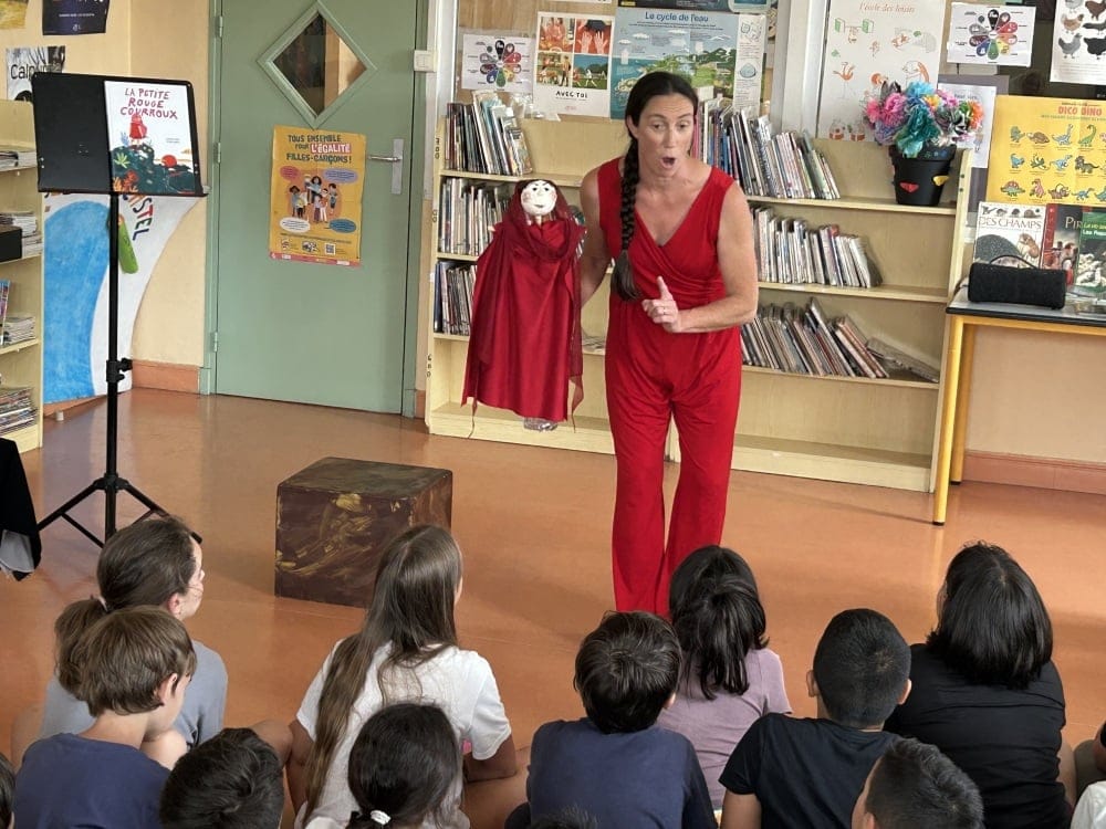 Garance Picqué, comédienne et danseuse, a offert aux élèves de CM1 un spectacle-création tiré spectacle tiré d'un des livres qu'ils ont lus. Plein d'optimisme et d'invitations à avoir confiance en soi.