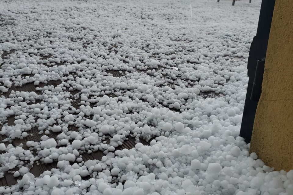 D'importants grêlons sont tombés sur le secteurs des Ardillats dans le Rhône.