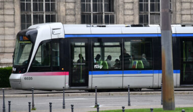deux hommes condamnés pour avoir violemment agressé un passager du tramway sans raison