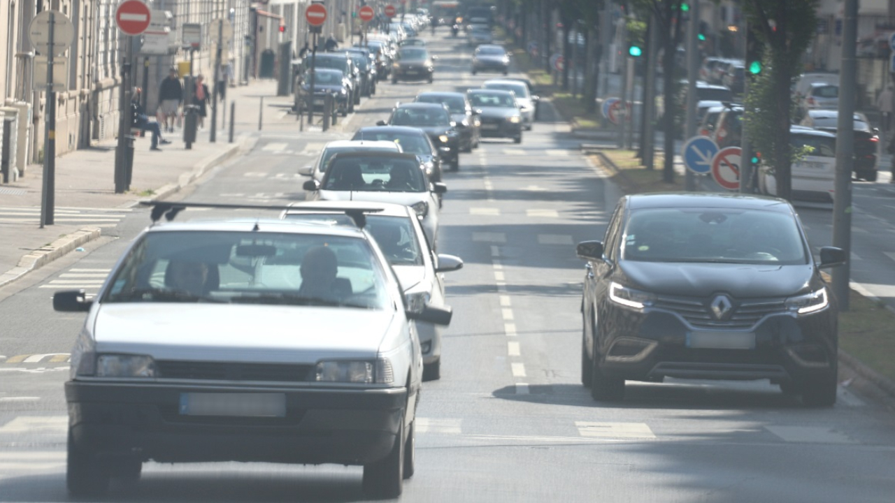la préfecture déclenche une procédure d’alerte suite à un pic de pollution en Isère