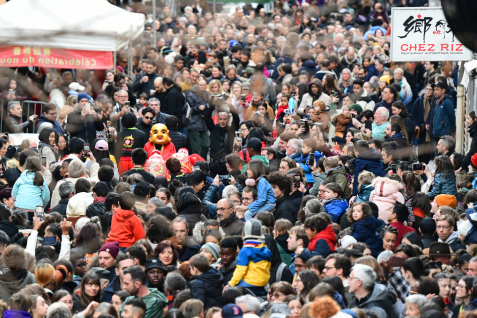Le Nouvel An chinois célébré ce dimanche 2 février à Lyon a attiré les foules à Guillotière pour une journée de célébrations.