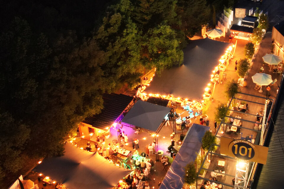 Vue aérienne et nocturne de la guinguette du 101, installée dans le quartier de Gramont à Toulouse