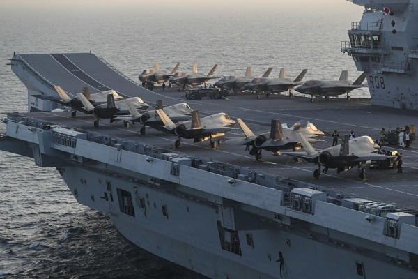 Les deux porte-avions britanniques auront la capacité de tirer missiles à longue portée depuis leur pont d'envol