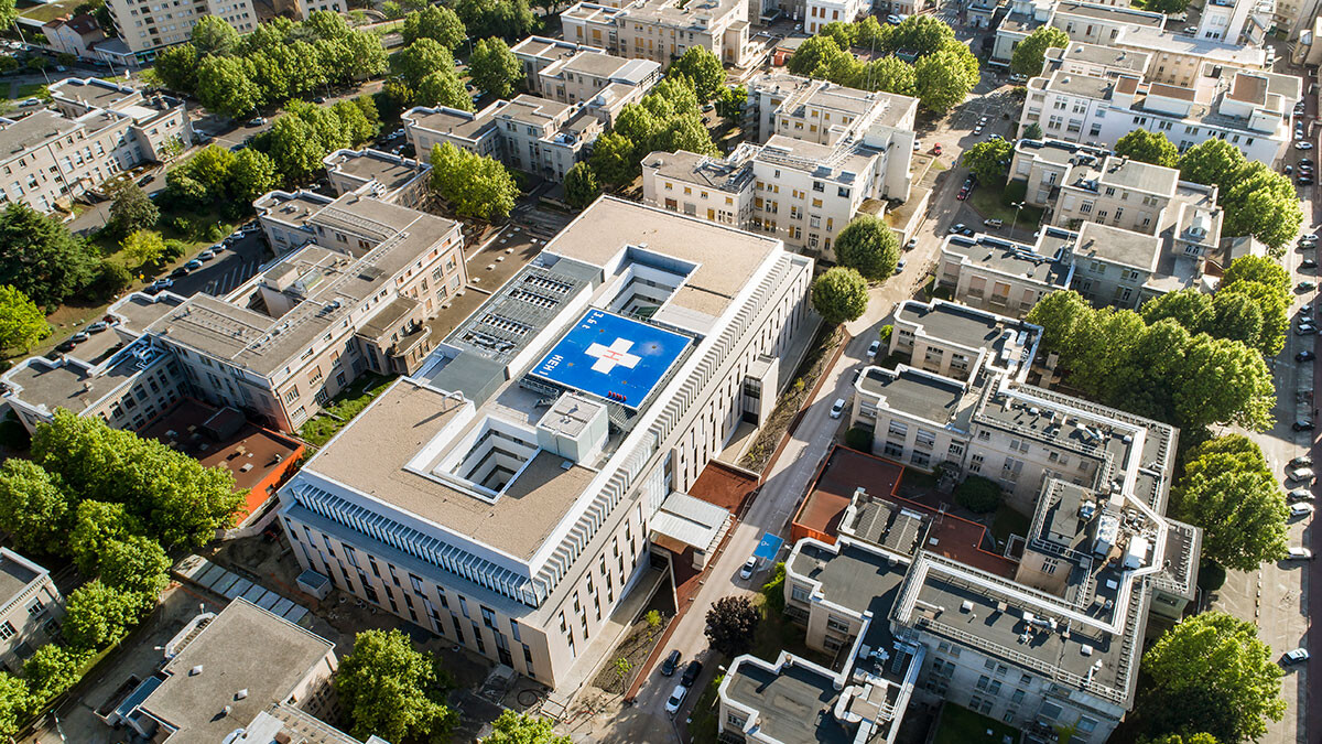 Lyon. Un patient des HCL meurt en se jetant dans le vide, le personnel sous le choc