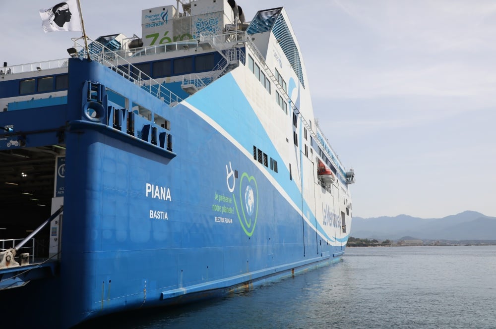 Incendie d'une remorque sur un bateau de "La Méridionale" qui venait d'accoster à Marseille en provenance d'Ajaccio ce samedi