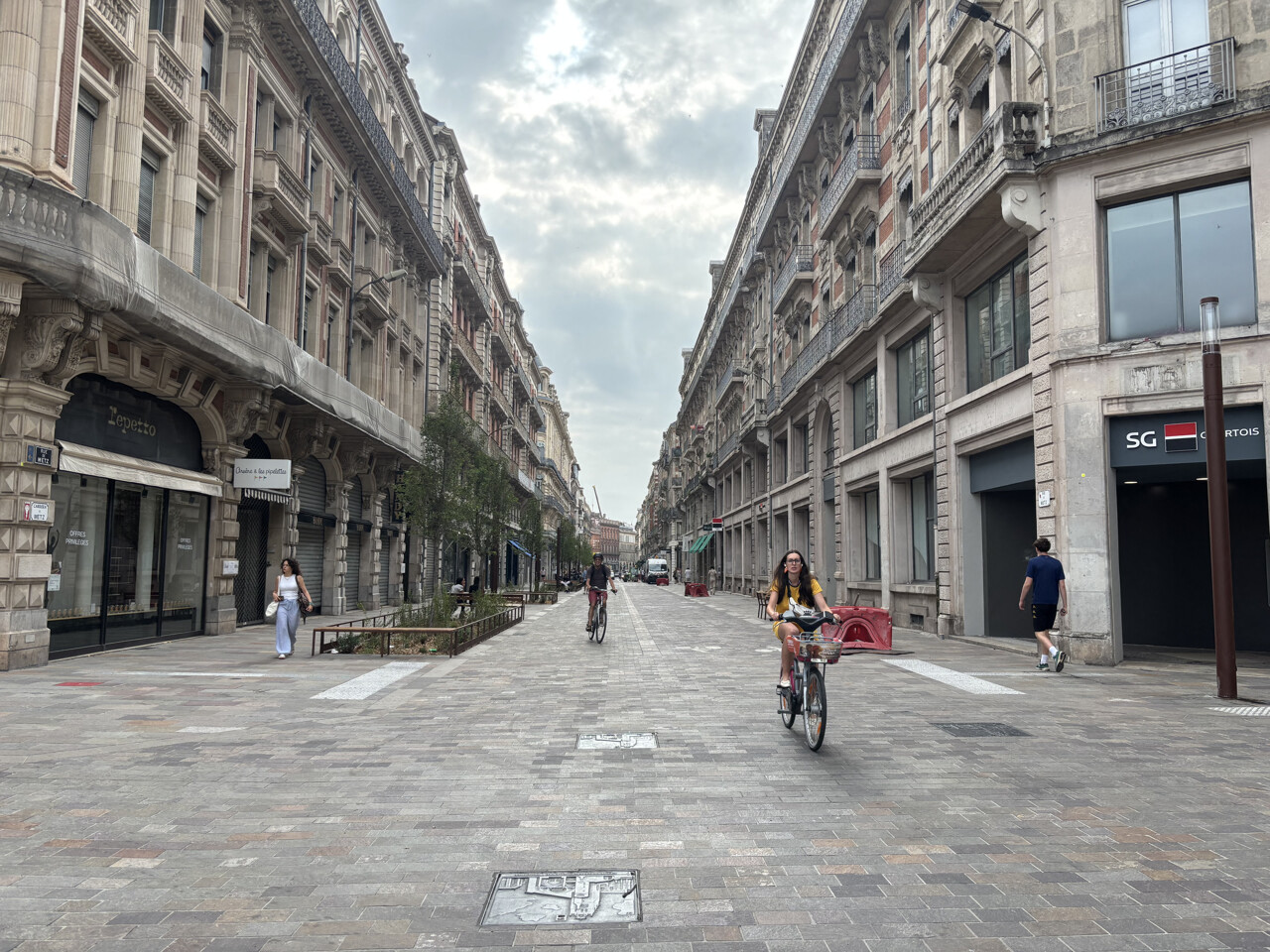 après des mois de travaux, cette rue du centre-ville devenue piétonne se dévoile