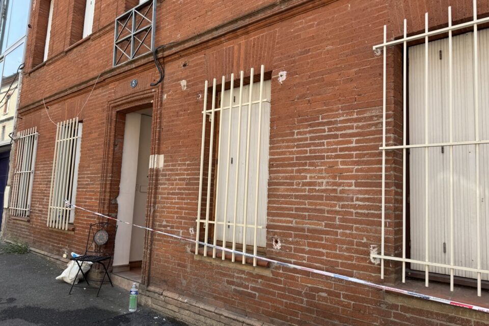 Rue Béteille, les numéros 5-7 et 9 ont, eux aussi, été évacués, car les jardins donnent sur la la maison au trou