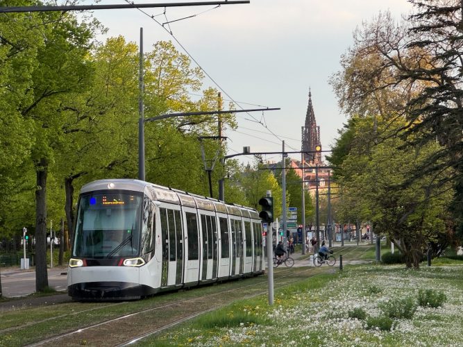 strasbourg cathédrale tram