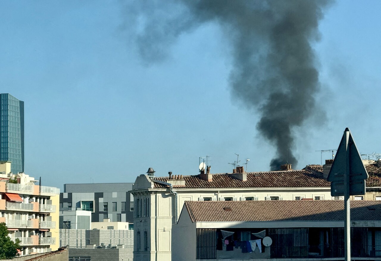 Incendie à Marseille. Un énorme panache de fumée envahit le ciel : ce que l'on sait