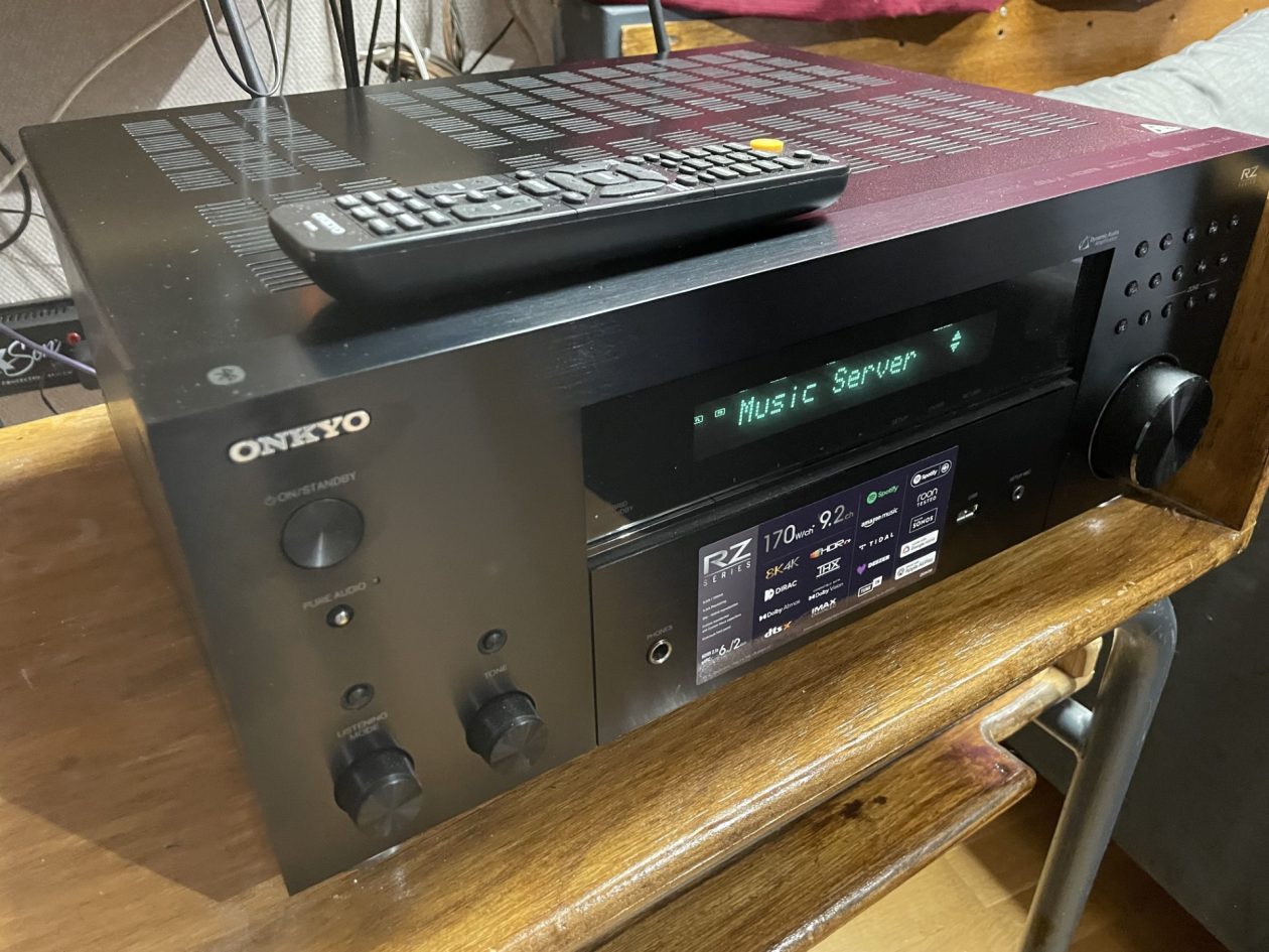 l'ampli et sa télécommande IR