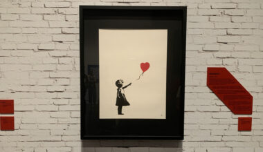 © S. Foliot - L’œuvre "La Petite Fille au ballon" de Banksy sera exposée jusqu'au 5 octobre. 