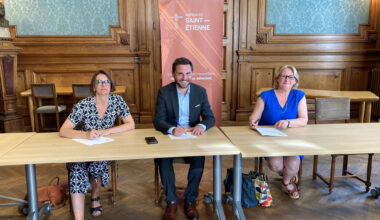 © Stéphanie Véron - Cécile Rodde, Me François Paquet-Cauet et Maud de Larivière ont signé une convention pour permettre de fluidifier les échanges concernant l'accès au droit des détenus de la prison de La Talaudière.