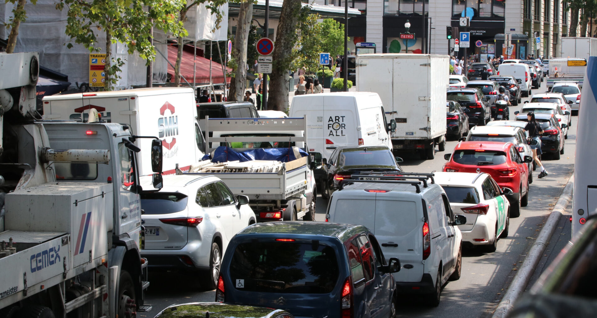 © AP/Antonin Albert - Face à un pic d’ozone provoqué par les fortes chaleurs, la préfecture de police de Paris impose dès lundi une baisse de la vitesse.