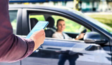© Shutterstock - IDFM lance sa première ligne de covoiturage de la région qui met en relation des conducteurs et passagers dans six villes du plateau de Saclay.