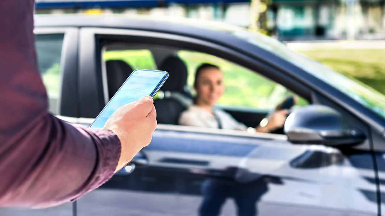 © Shutterstock - IDFM lance sa première ligne de covoiturage de la région qui met en relation des conducteurs et passagers dans six villes du plateau de Saclay.