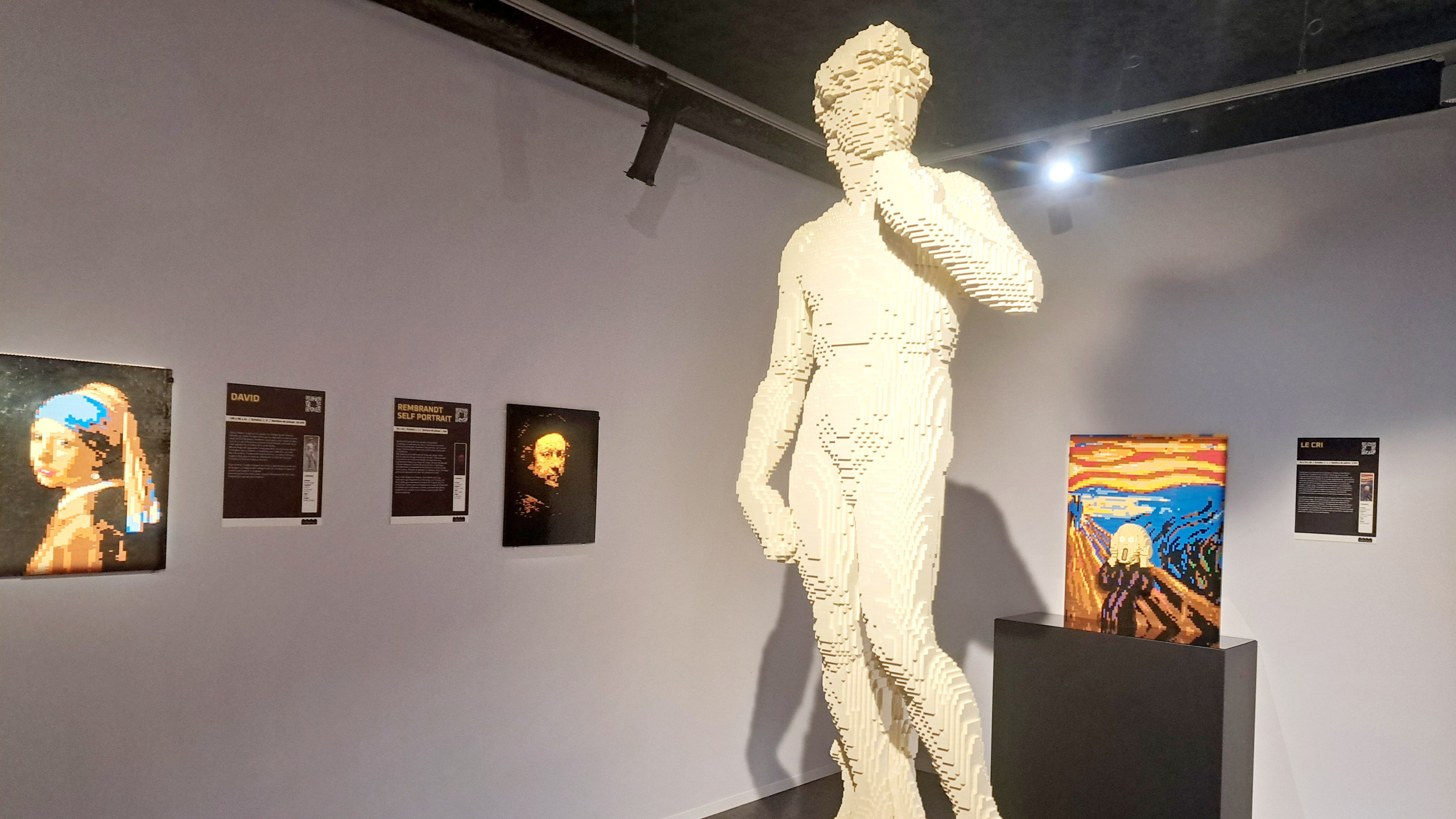 A.Z. - The Art of brick consacre une partie de son exposition marseillaise à la reproduction d'œuvre d'art, comme ici le David de Michel-Ange.