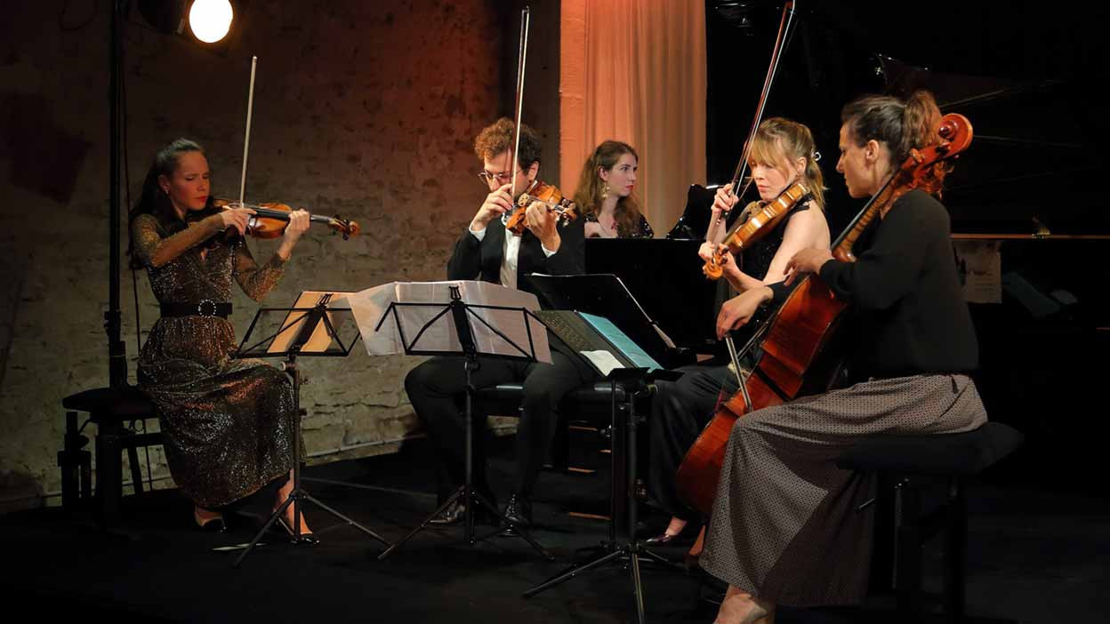 © blondinHD - "Un Temps pour Elles" redonne vie aux compositrices oubliées : 13 concerts, 7 lieux emblématiques du Val d’Oise, du 6 juin au 6 juillet 2025.