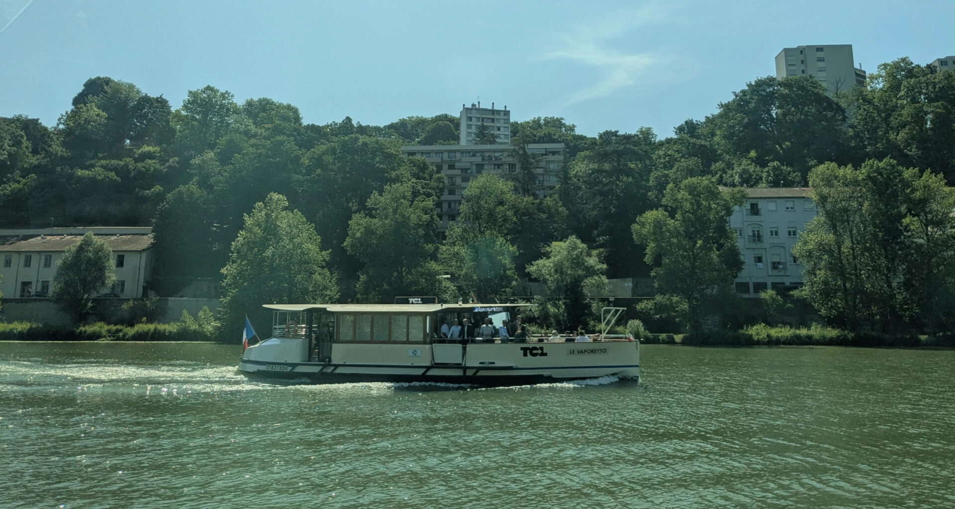 © Séverine Renard - La navette Navigône met environ 23 minutes pour faire le trajet entre Vaise-Industrie et les Terrasses de la Presqu'île et 40 minutes pour le trajet de 6,2 kilomètres jusqu'à la Confluence.
